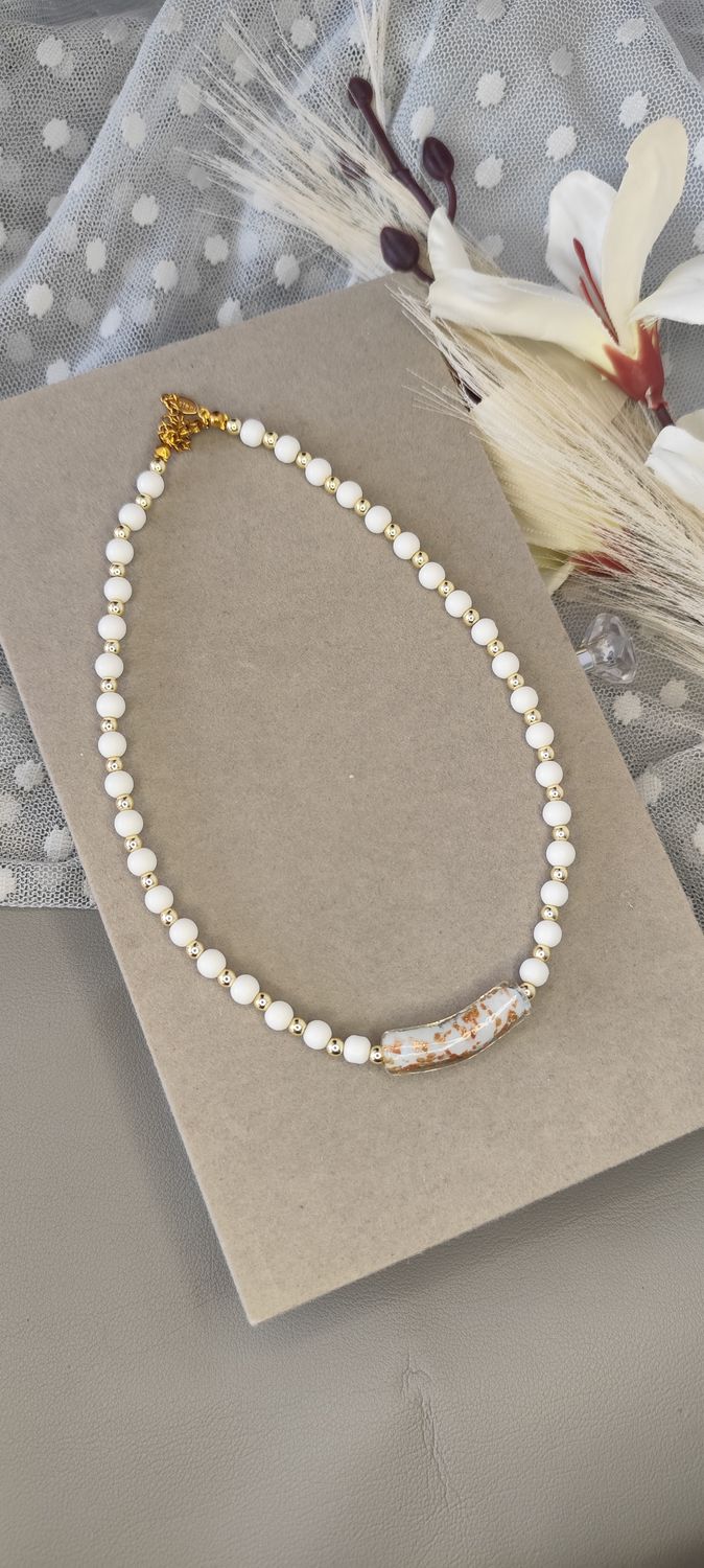 Biały Agat ze złotem