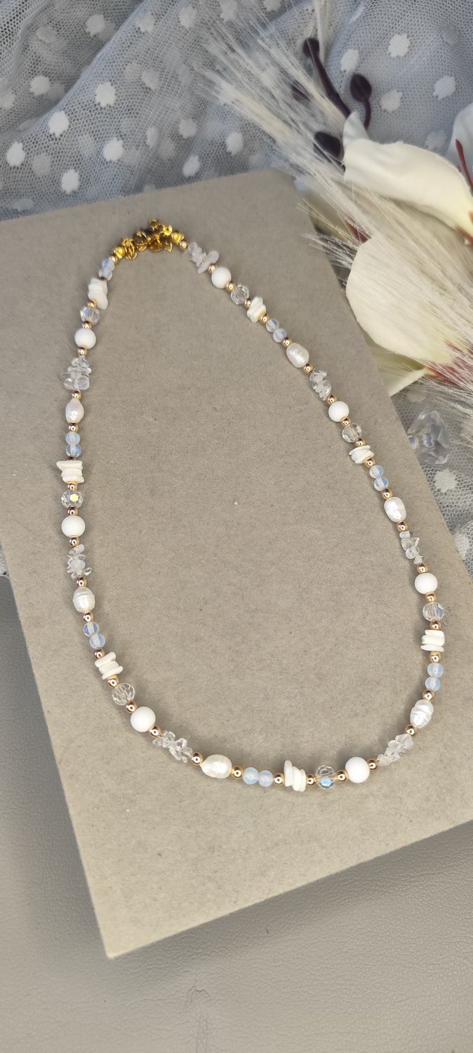 Naszyjnik Światła i Harmonii – biało-złota elegancja z mocą natury ✨