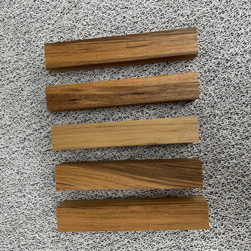 Teak mit Verfärbung