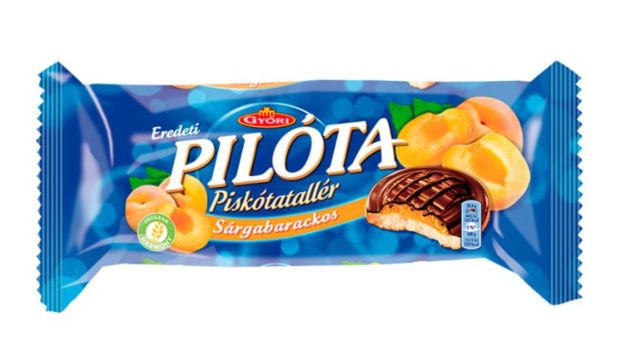 Győri Pilóta sponge biscuit with apricot filling and chocolate 147 g
