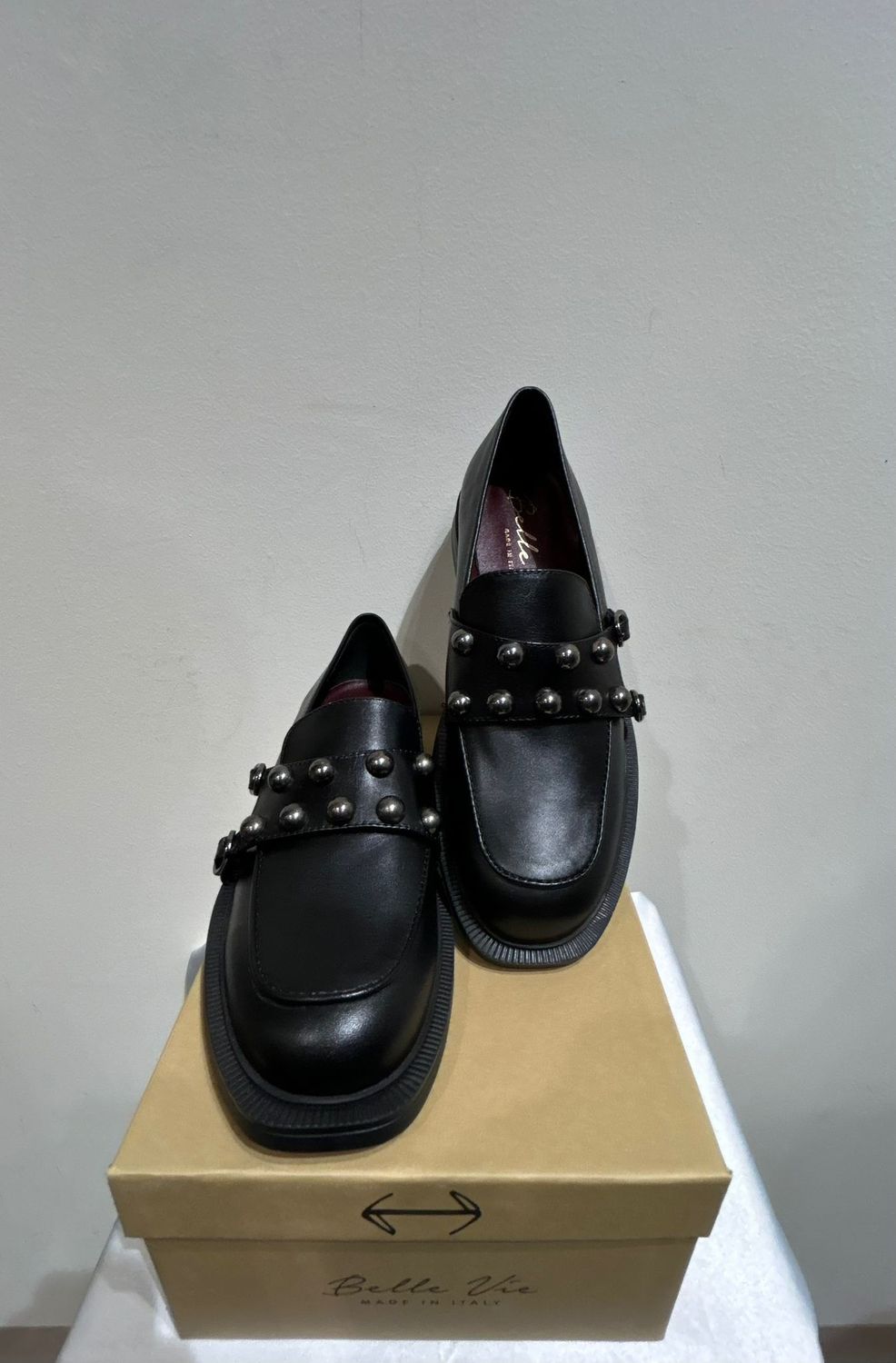 MOCASSINI BELLE VIE NERI CON BORCHIE, TAGLIA: 38