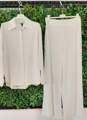 CAMICIA E PANTALONE ELASTICO RICAMO CAMICIA E PANTALONE ELASTICO RICAMO