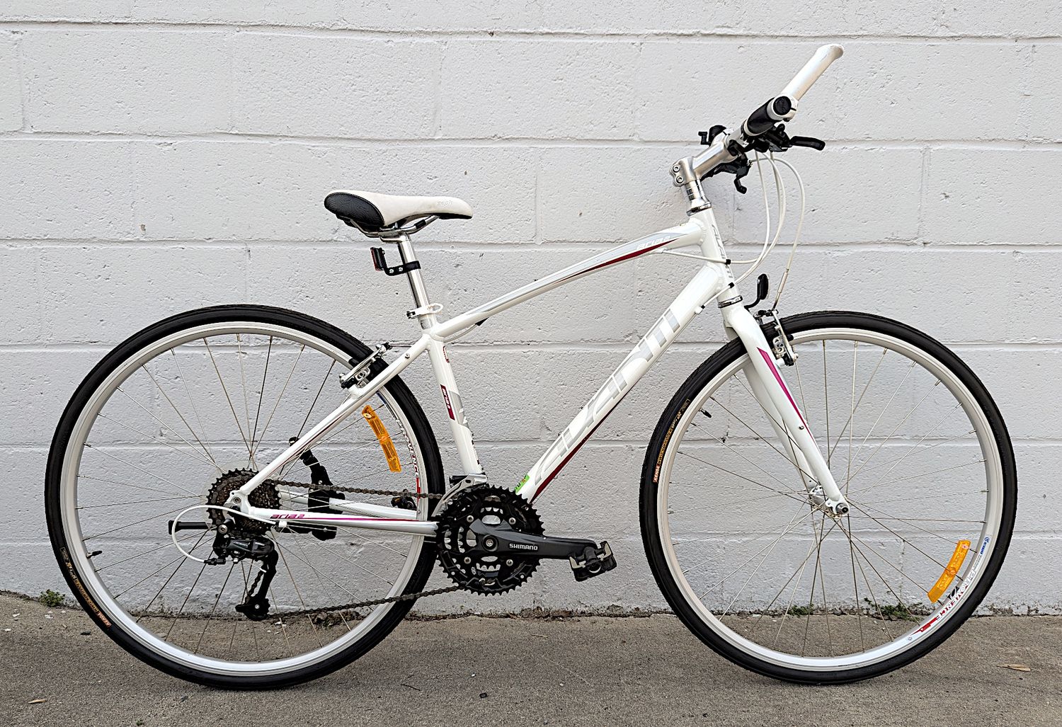 1555 - Avanti Acia 2 (Used)