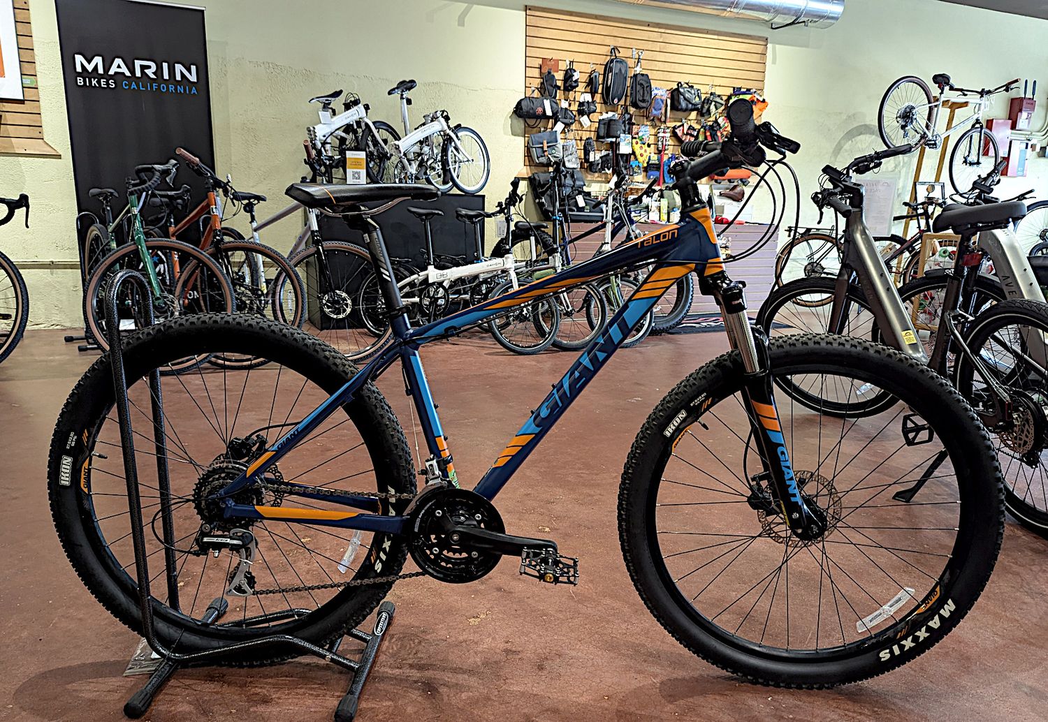 1593 - Giant Talon 4 M (Used)