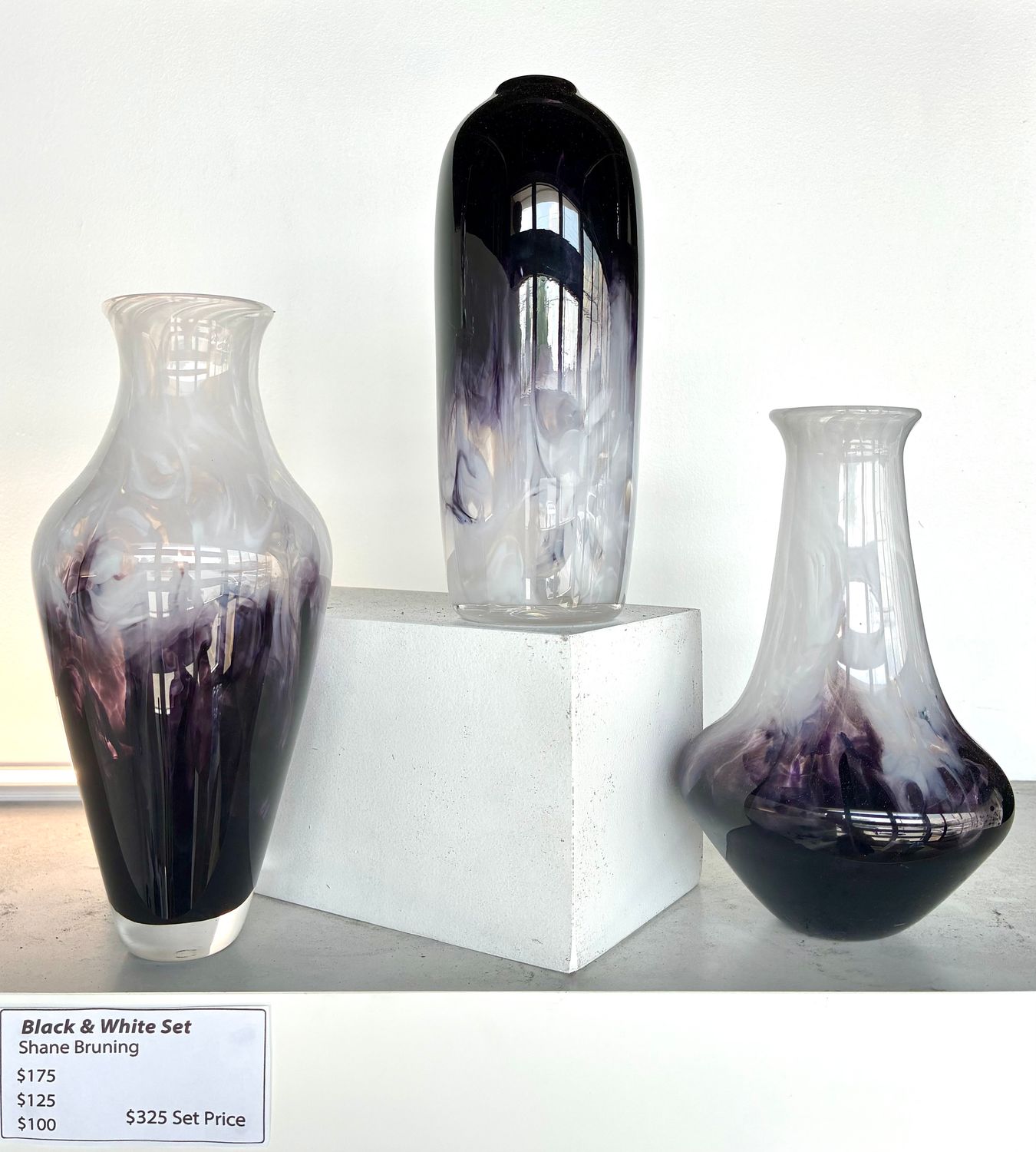 Black & White Vase Set
