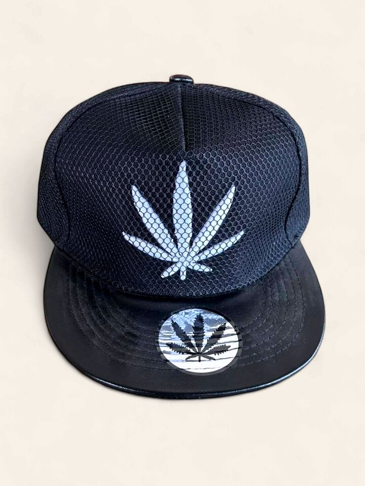 Jamaica &amp; Leaf Snapback Mesh Cap, Design: Black