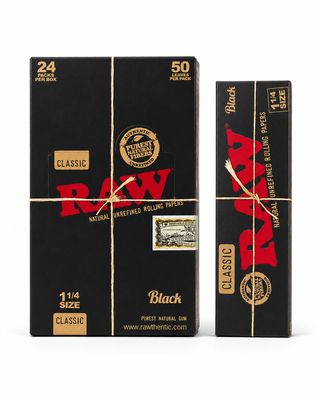 RAW Black Classic 1¼ Rolling Papers – 50 Leaves per Pack