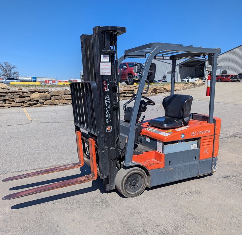 2012 Toyota Model 7FBEU20 Three Wheeled Ride On Electric Forklift Truck