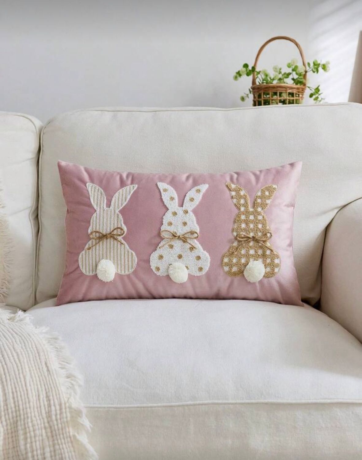 Haftowana poszewka dekoracyjna 30×50 cm – motyw króliczków