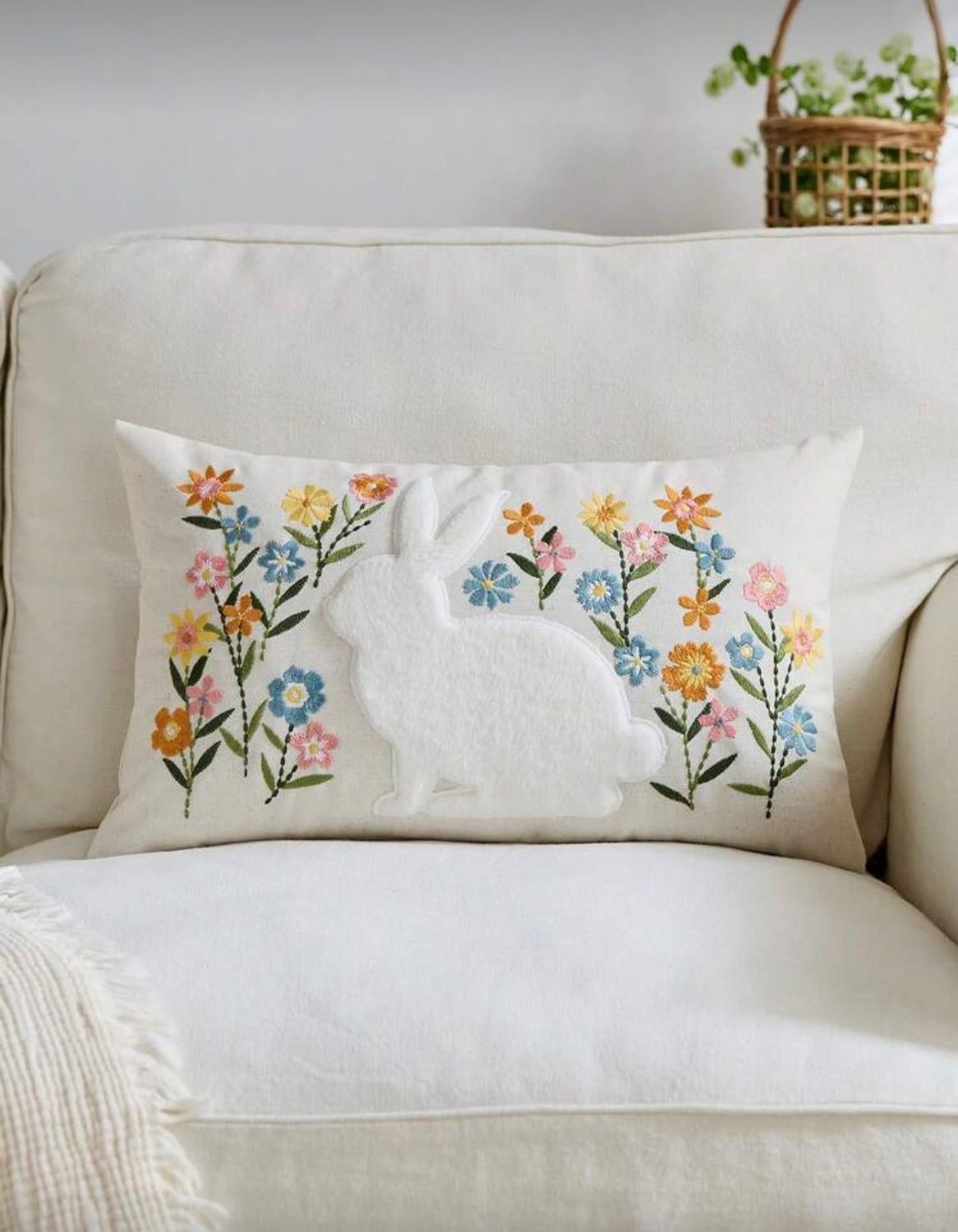 Haftowana poszewka dekoracyjna 30×50 cm – motyw króliczków