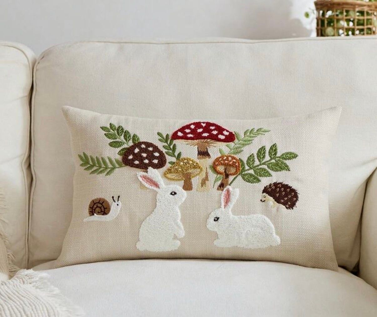 Haftowana poszewka dekoracyjna 30×50 cm – motyw króliczków