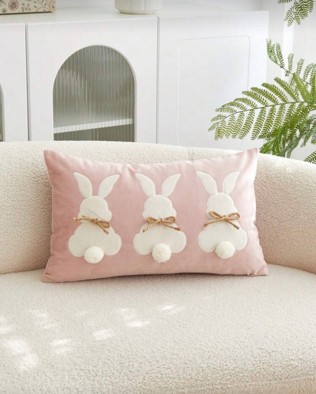 Haftowana poszewka dekoracyjna 30×50 cm – motyw króliczków