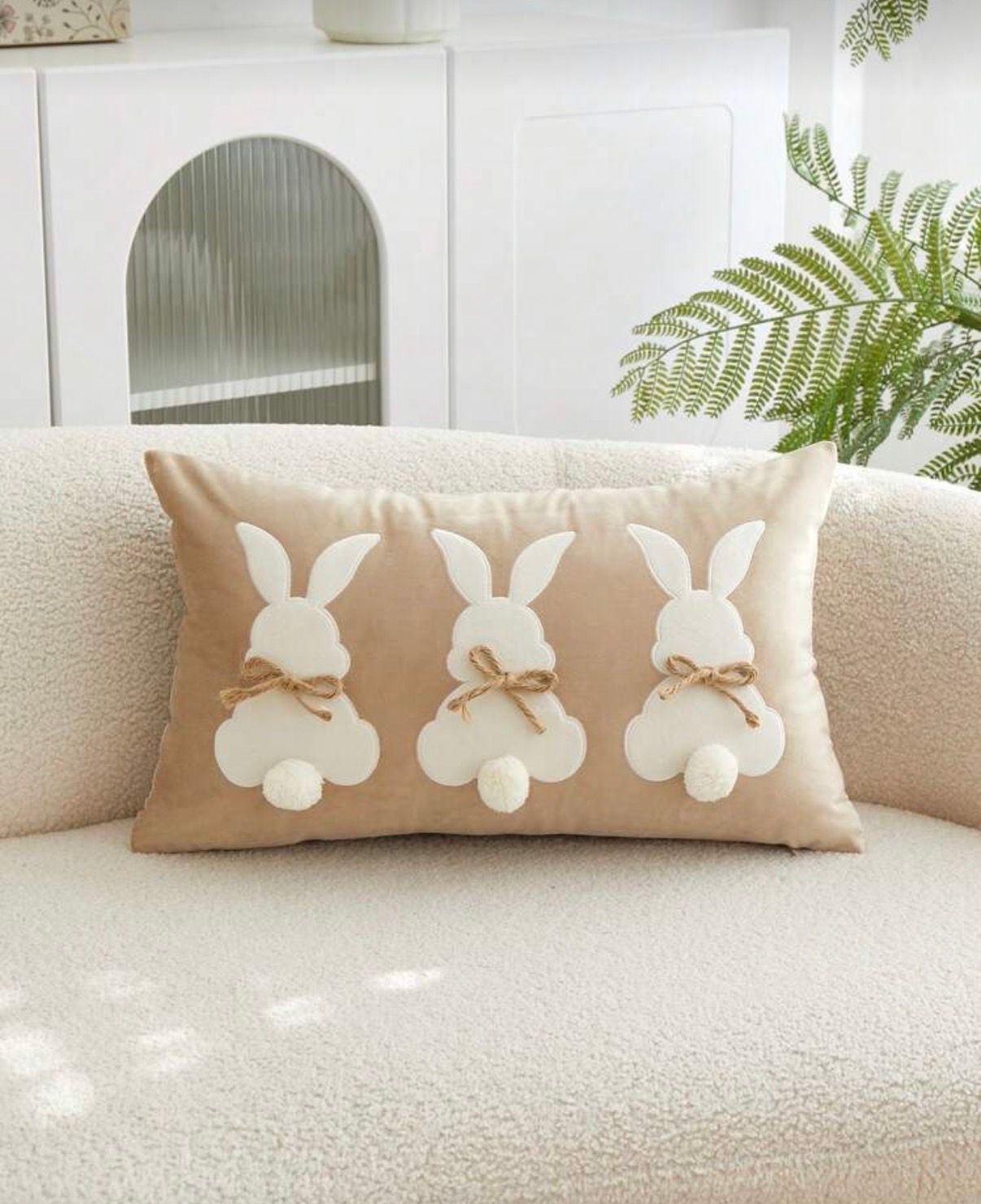 Haftowana poszewka dekoracyjna 30×50 cm – motyw króliczków