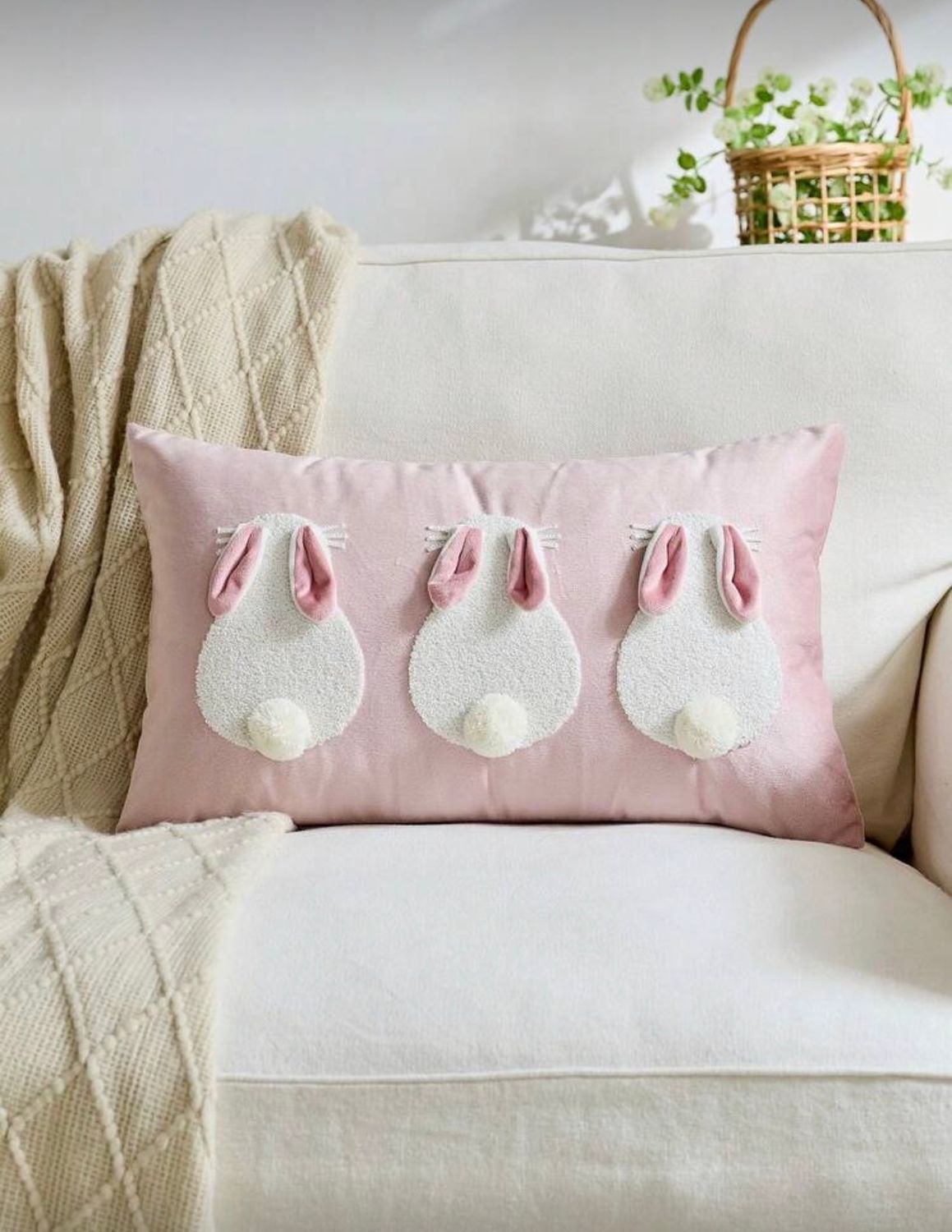 Haftowana poszewka dekoracyjna 30×50 cm – motyw króliczków