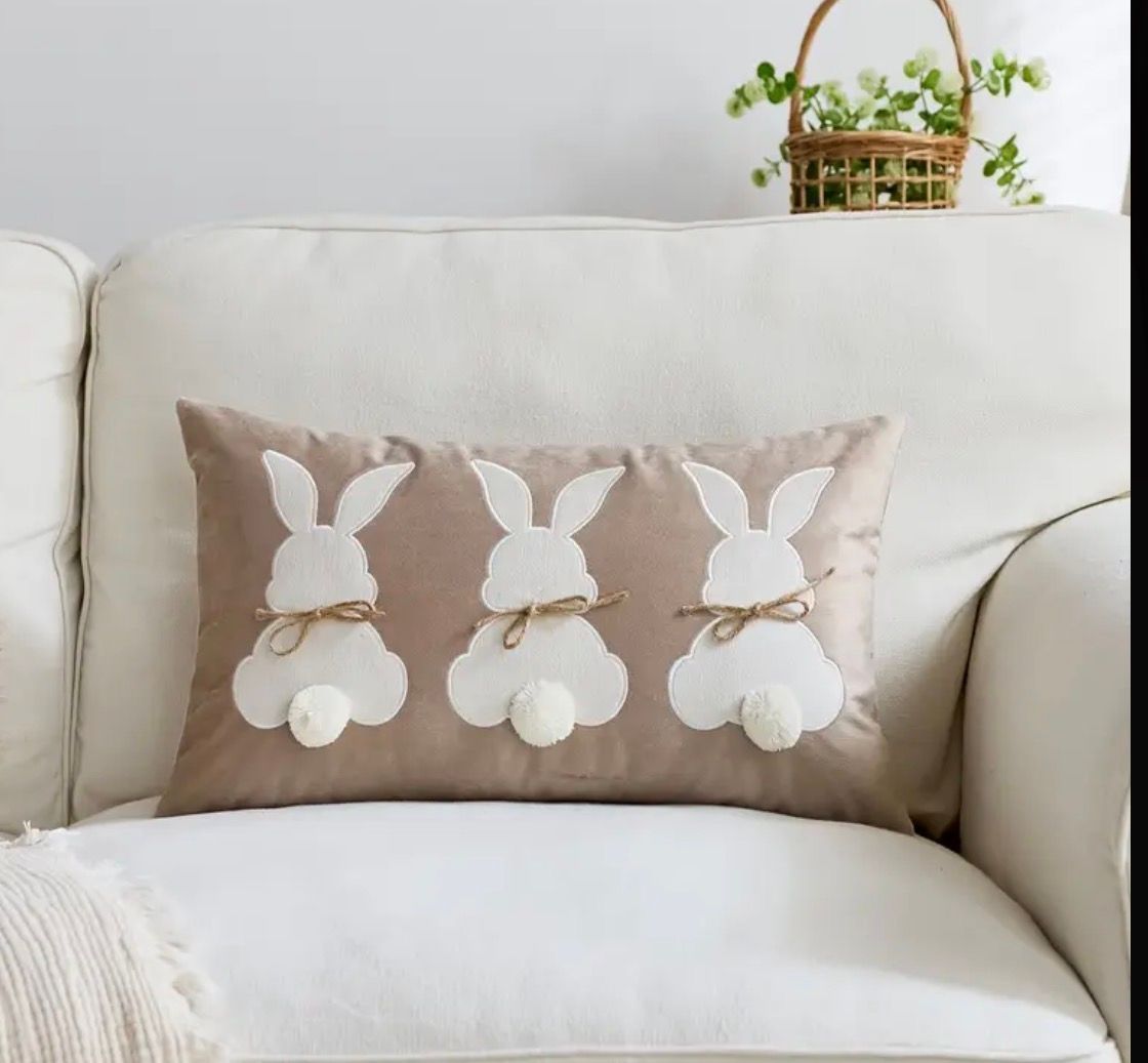 Haftowana poszewka dekoracyjna 30×50 cm – motyw króliczków