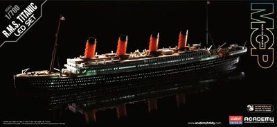 Academy - R.M.S. Titanic avec DEL