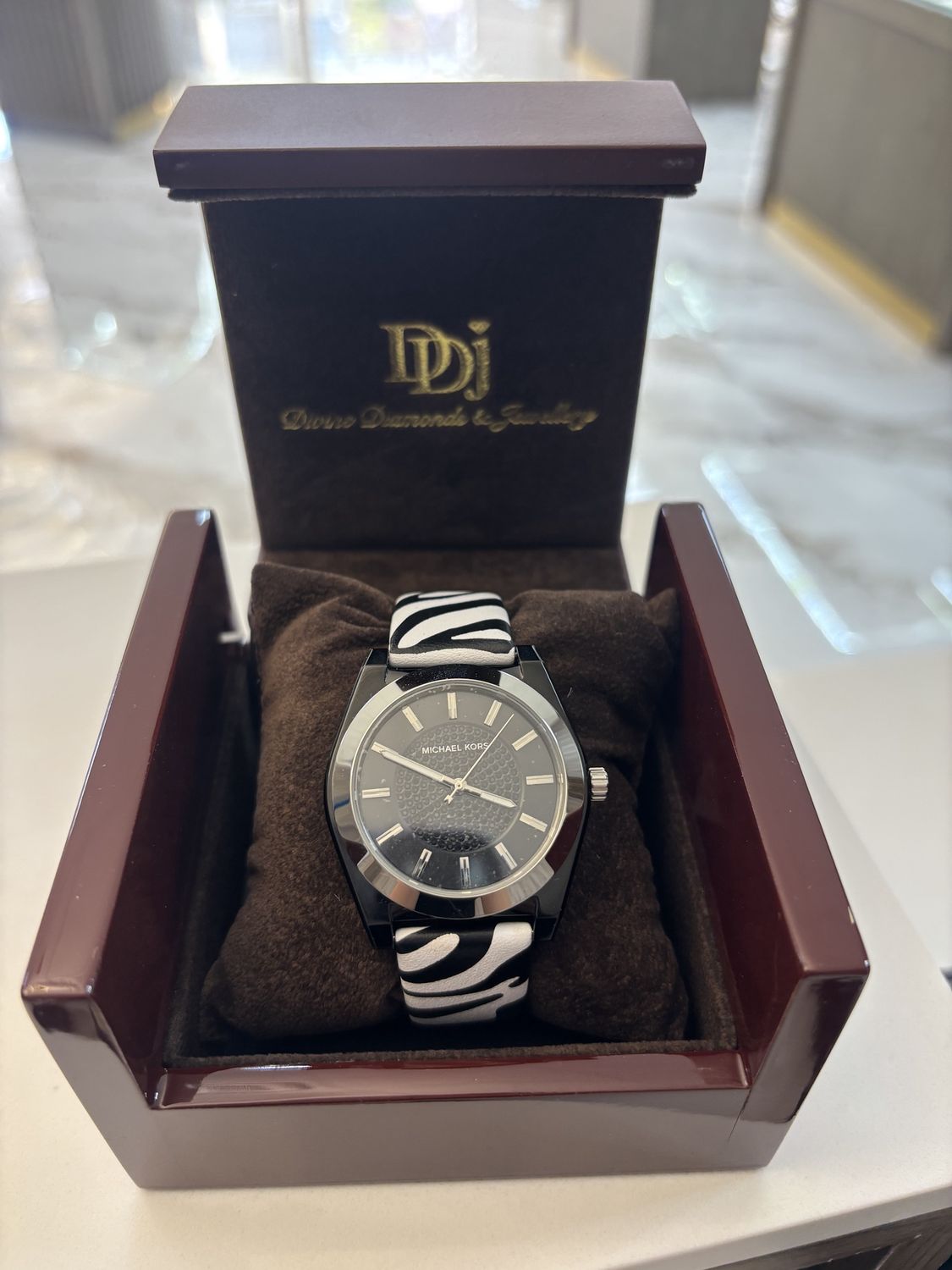 Michael Kors Watches (Comes with Box) 50% OFF, Color: Zebra