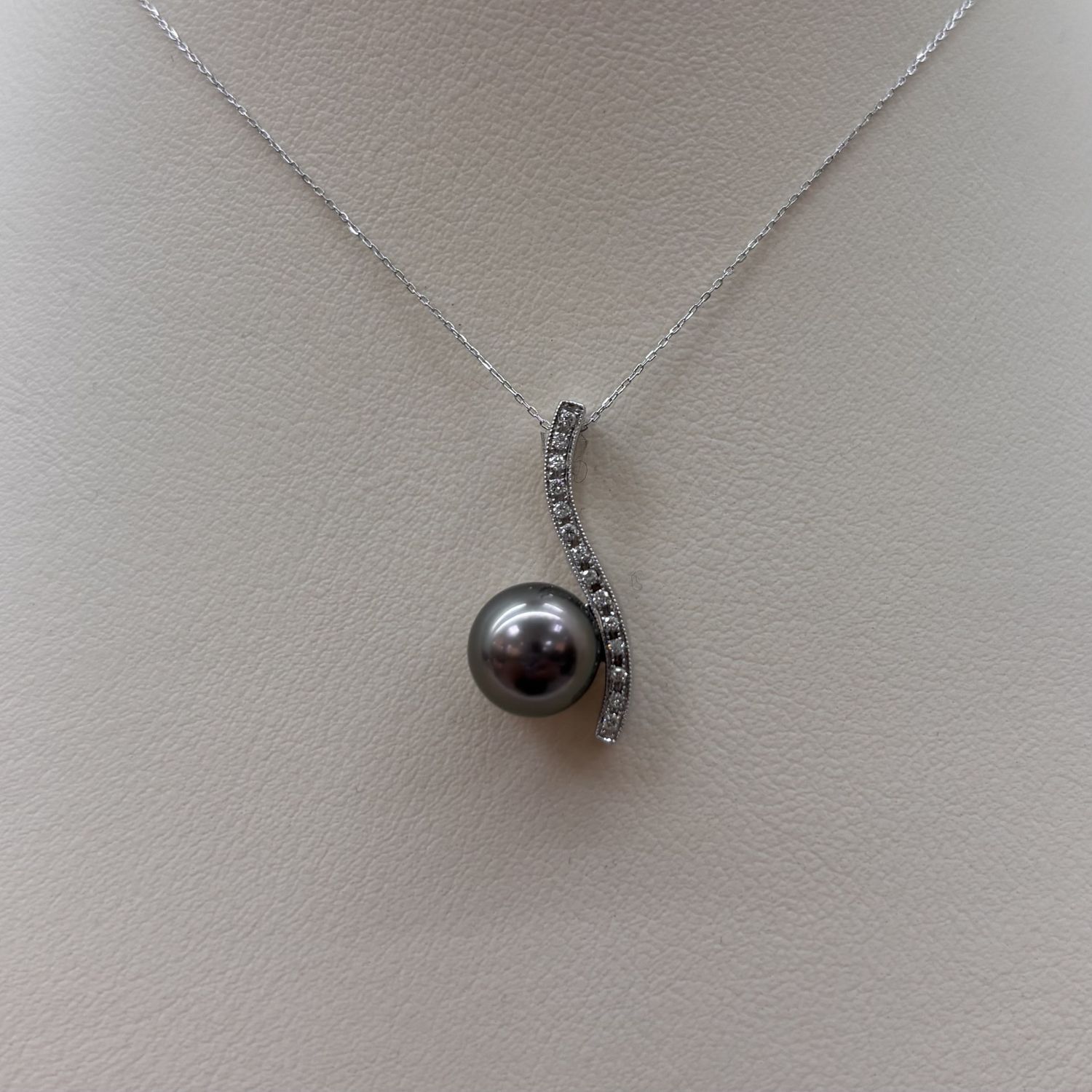 14KW Diamond and Tahitian Pearl Necklace w/ Chain