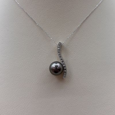 14KW Diamond and Tahitian Pearl Necklace w/ Chain