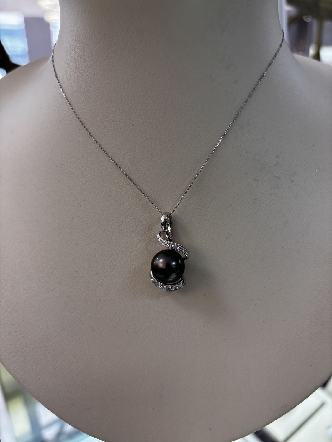 14kt White Gold &amp; Diamond Tahitian Pearl Necklace