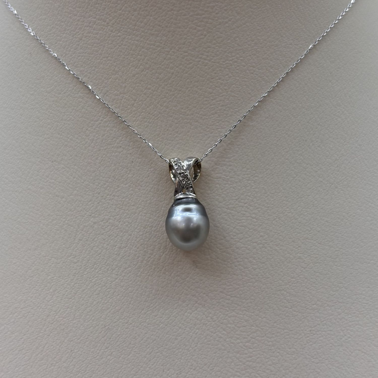 18KW Diamond Tahitian Pearl Pendant