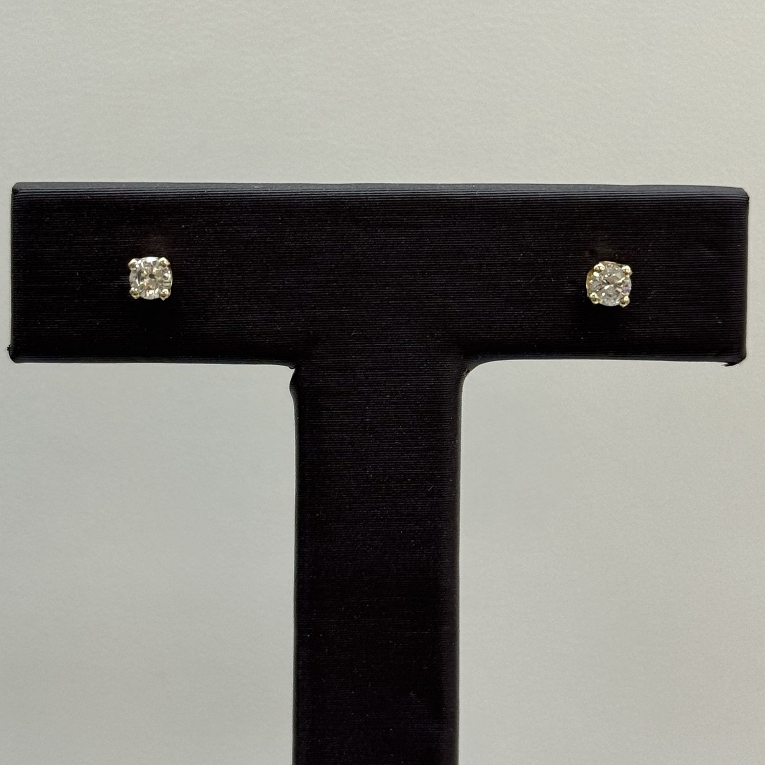 14KY Diamond Stud Earrings  (0.20ct)