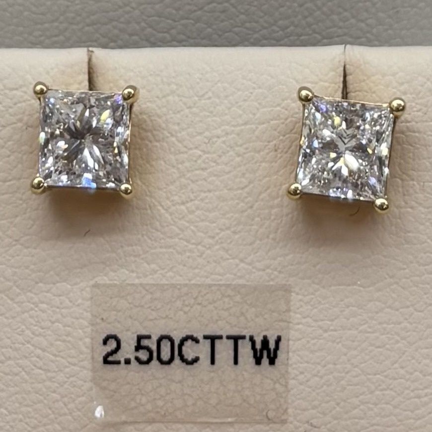 14KY 2.5ct Princess-Cut Diamond Earrings