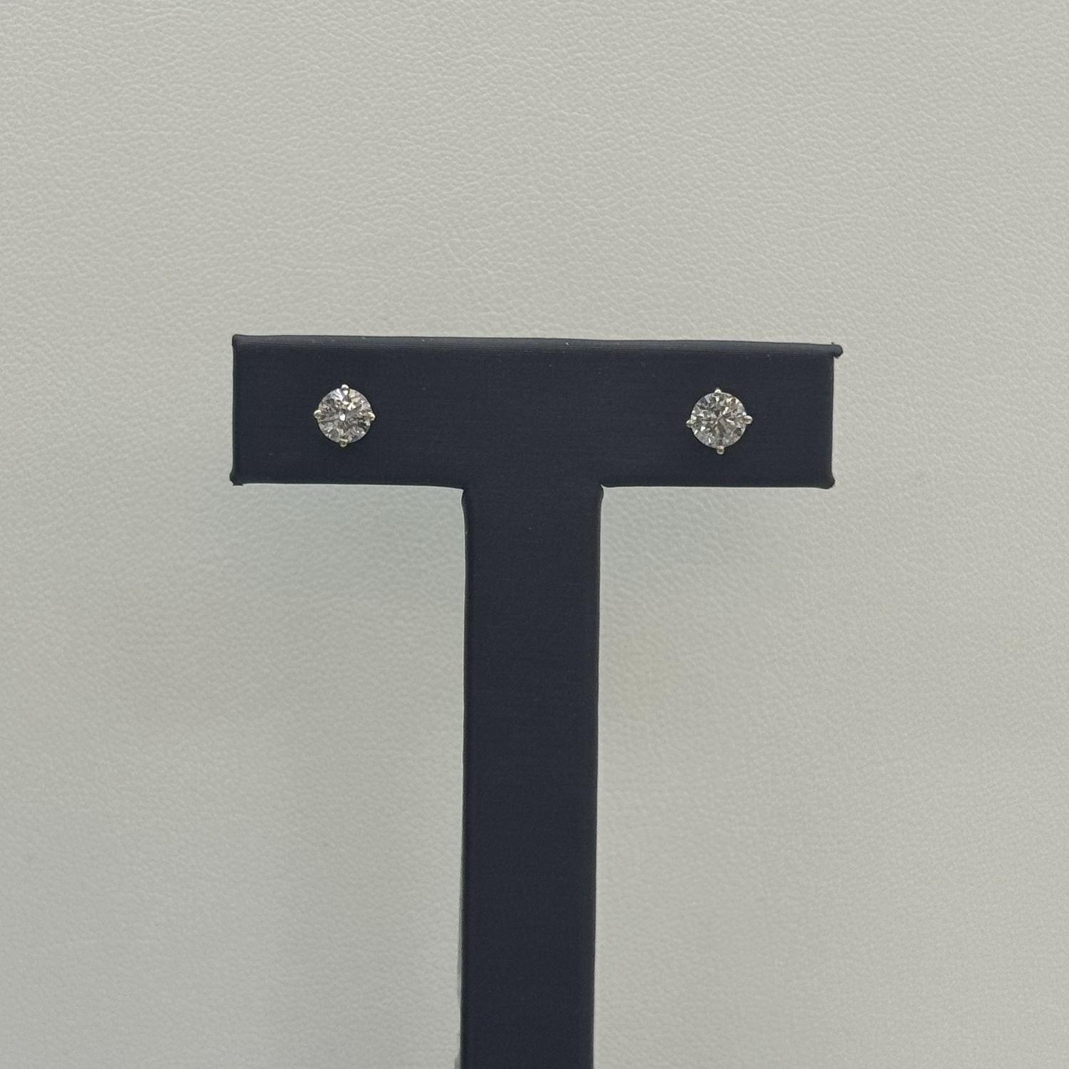 Round Diamond Stud Earrings