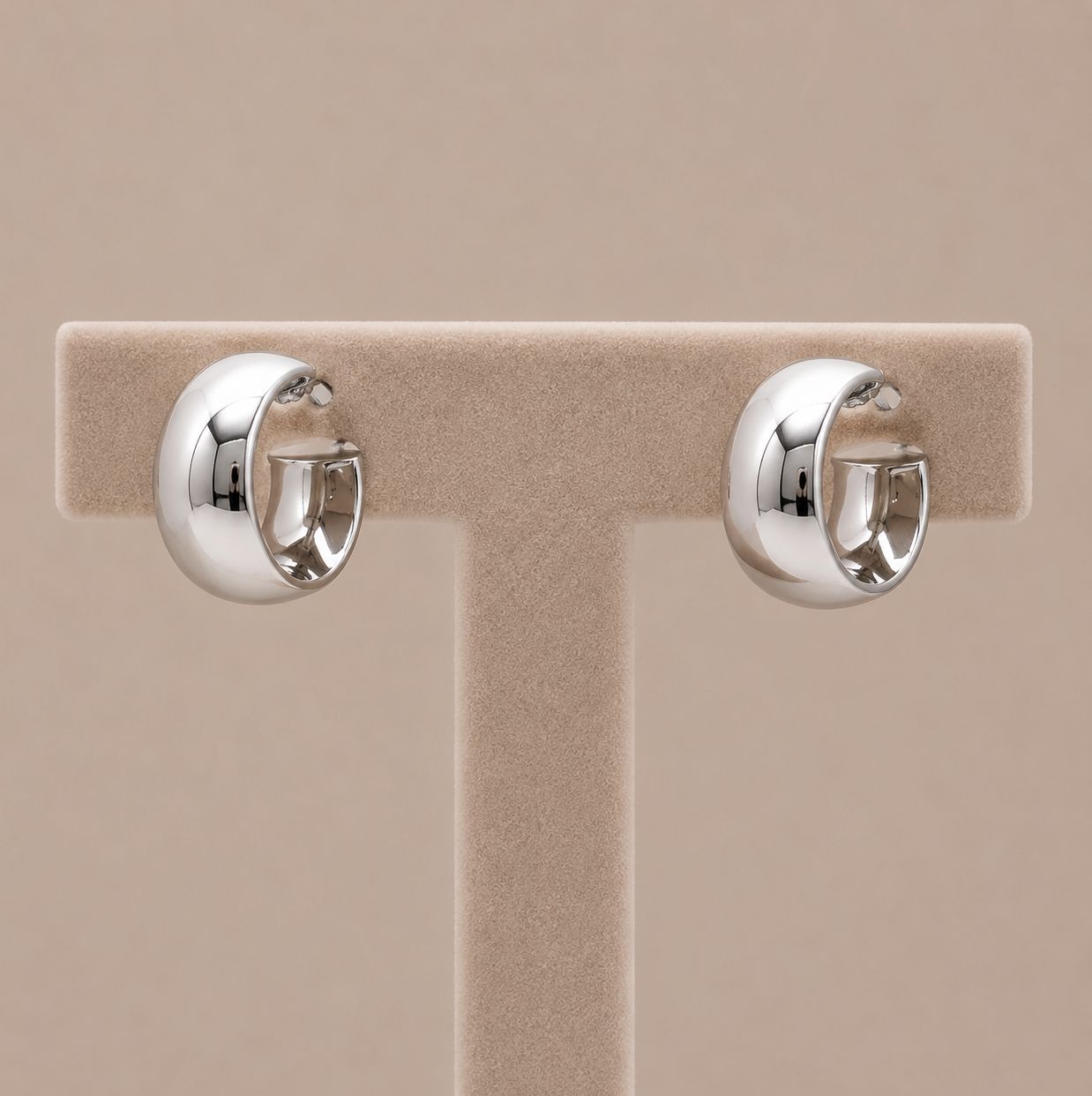 Wide Gold Hoop Earrings (2.9g)