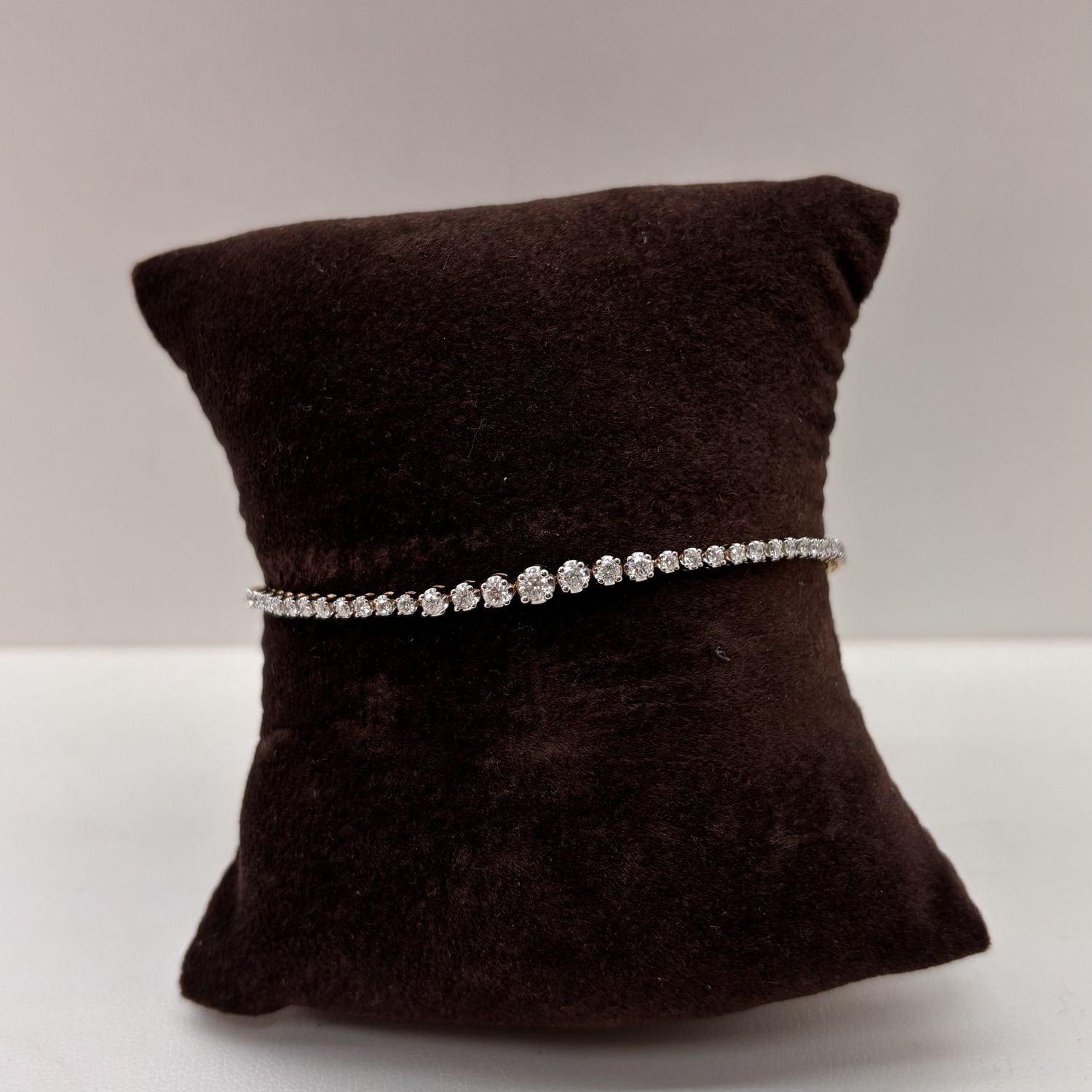 10KY &amp; Diamond (1.5TDW) Focal Center Tennis Bracelet