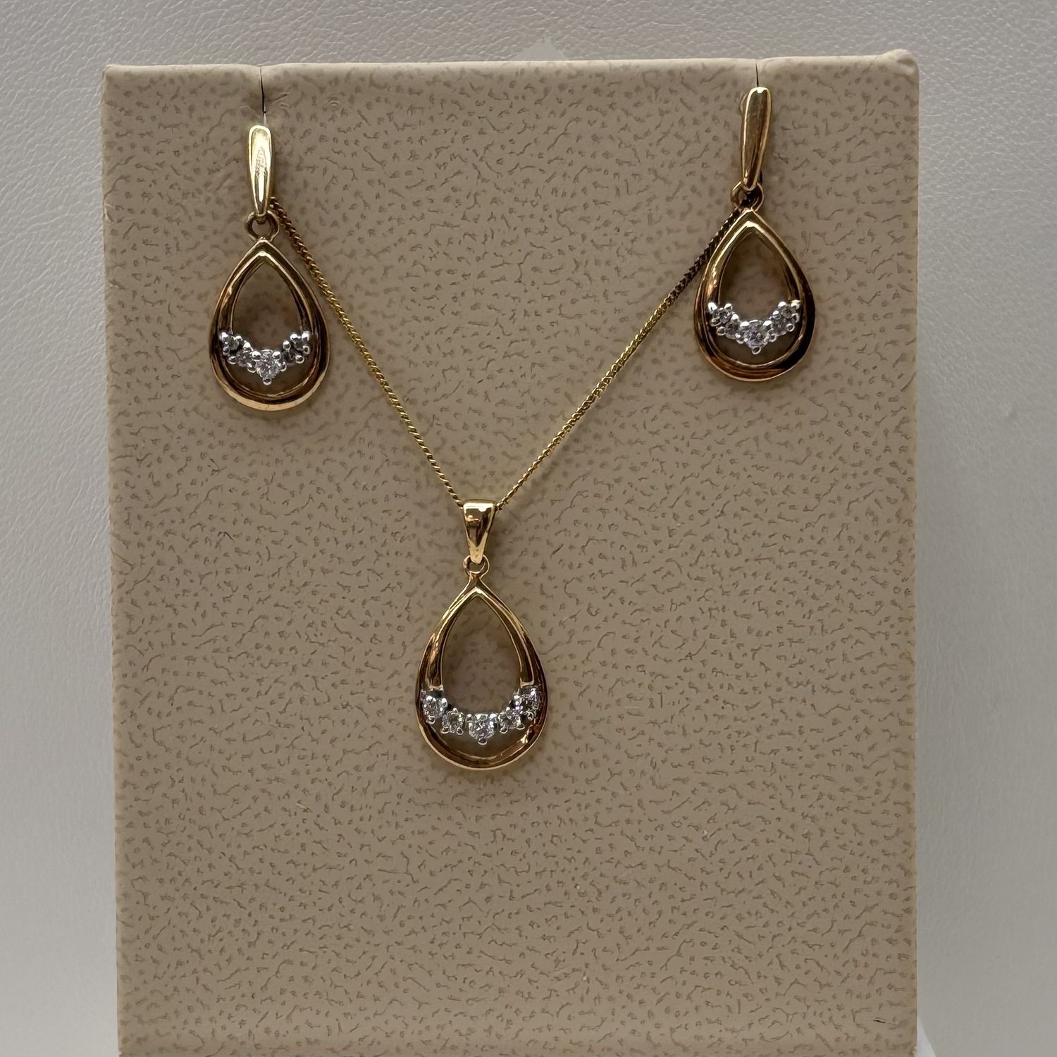 10KY Diamond (0.51ct) Tear Drop Earrings