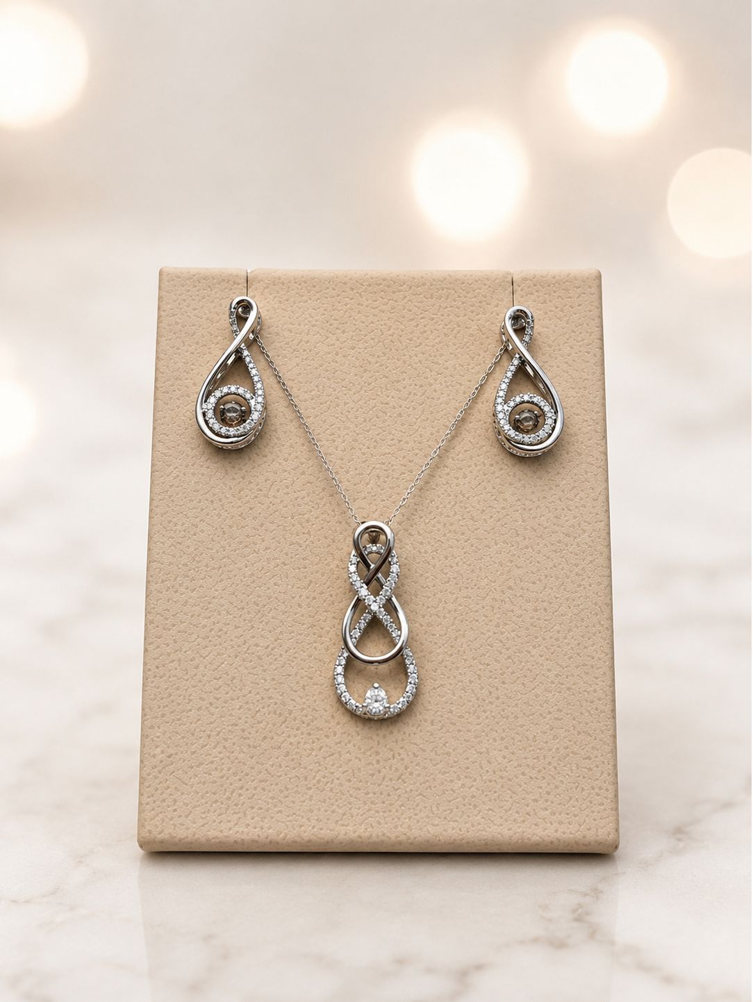 10KW Fluttering Diamond (0.25ct) Treble Cleft Earrings