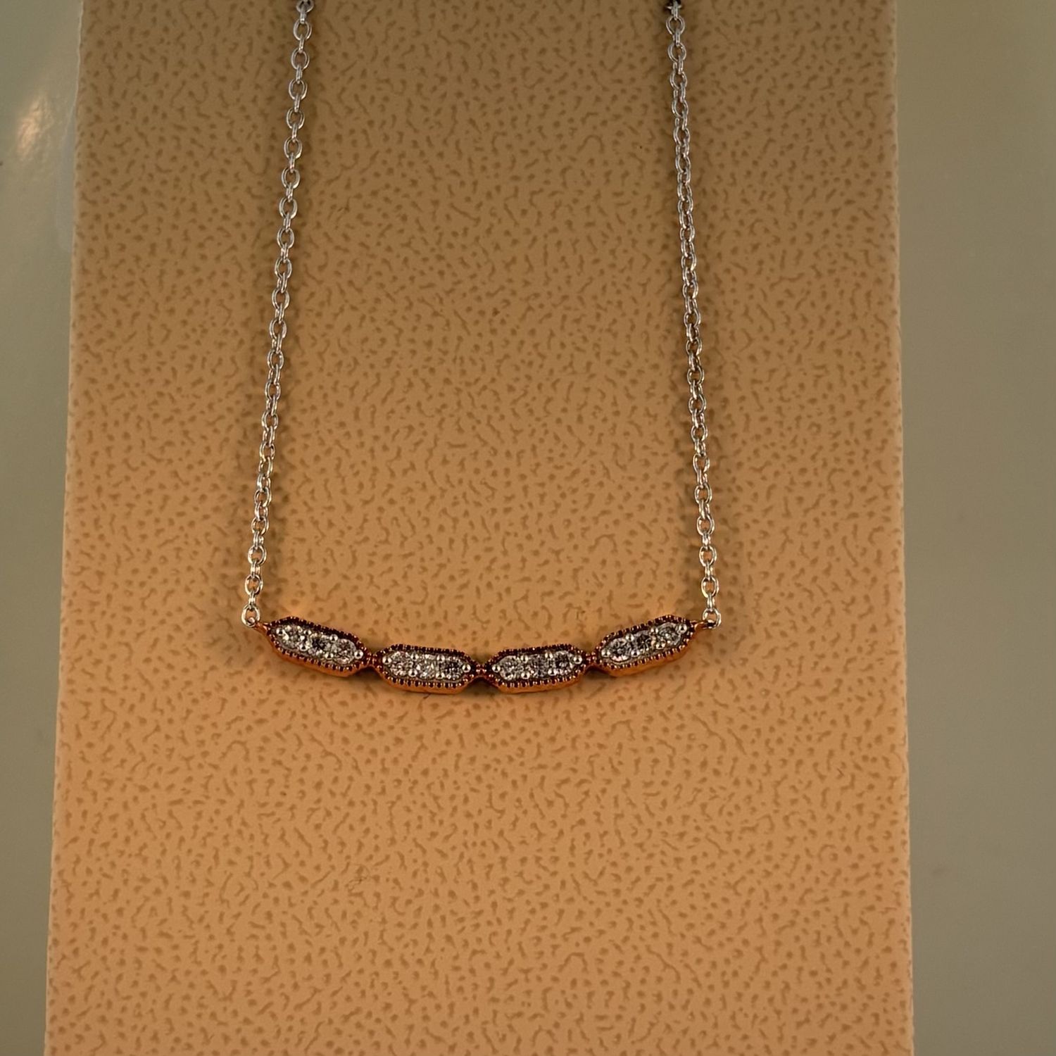 10KW &amp; Rose Gold Diamond (0.25ct) Necklace