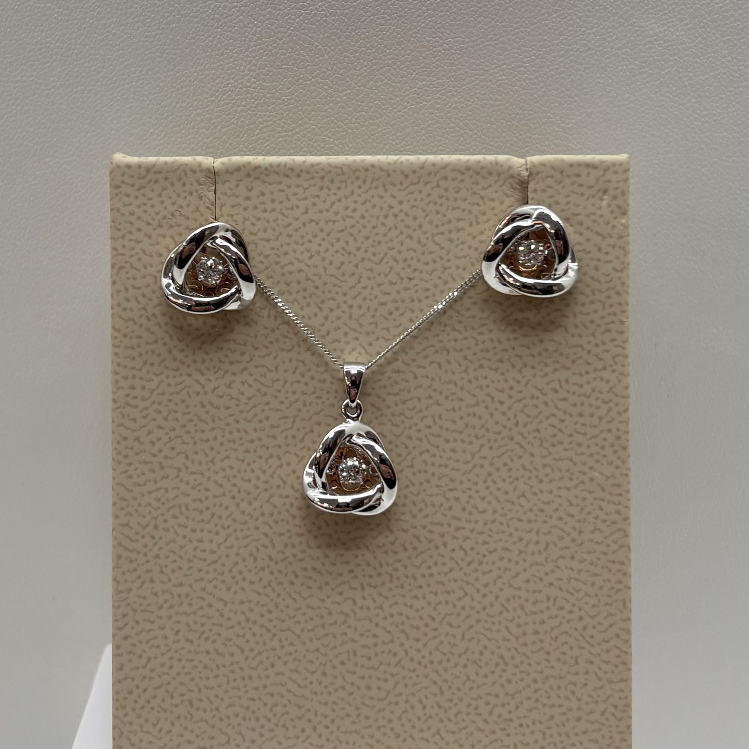 10KW 'Fluttering' Diamond (0.25ct) Intertwined Earrings