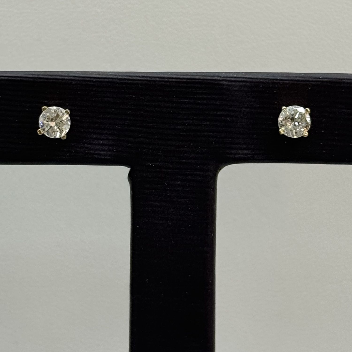 14KY Diamond Stud Earrings (0.66ct)