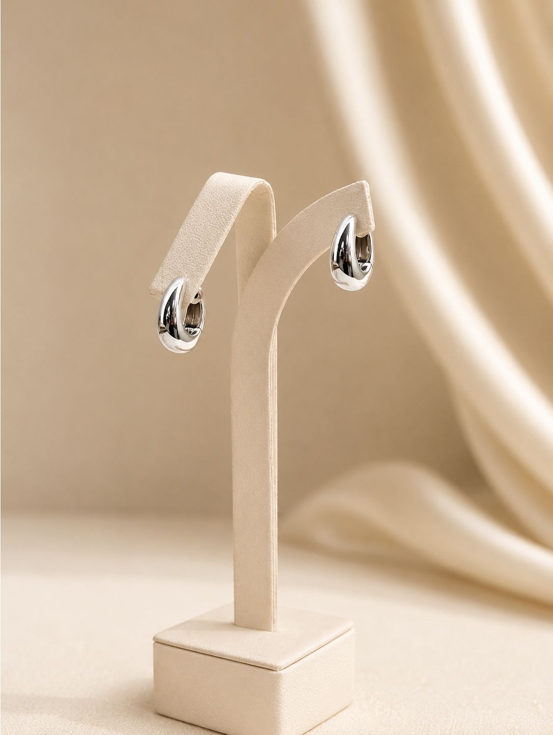 Italian White Gold Hoop Earrings (8.8g)