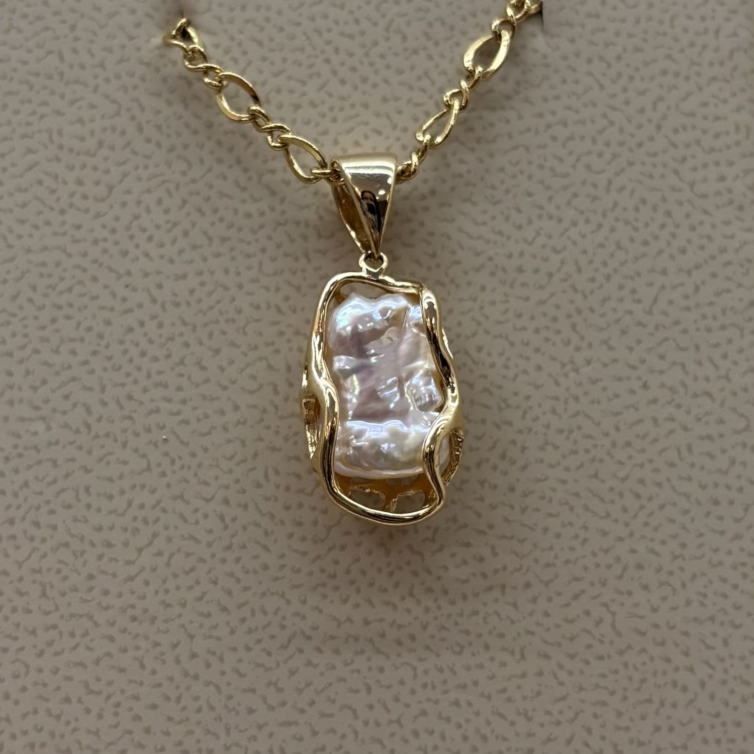 10KY Vintage Blue Pearl Pendant