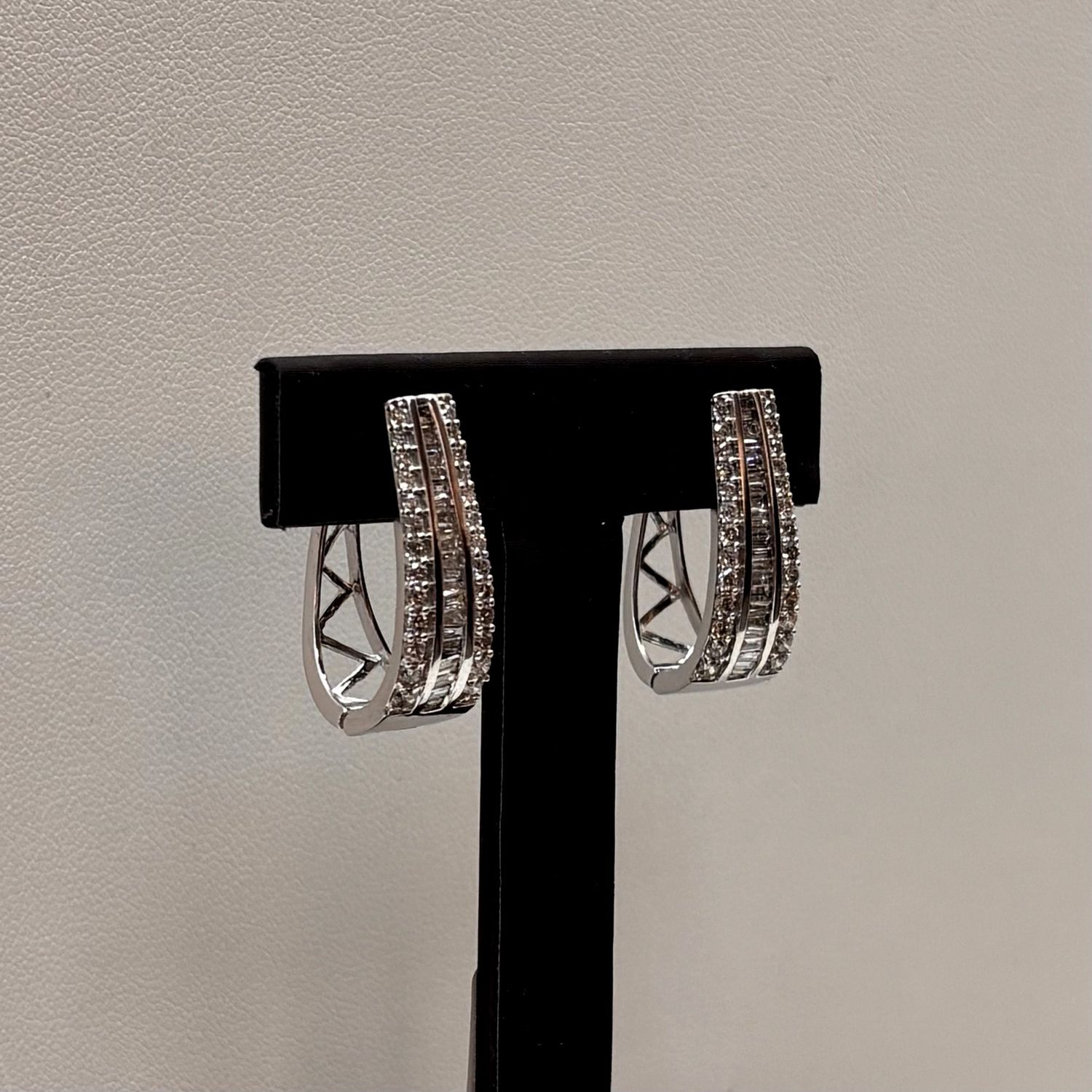 10KYW Diamond Baguette Round Loop Earrings
