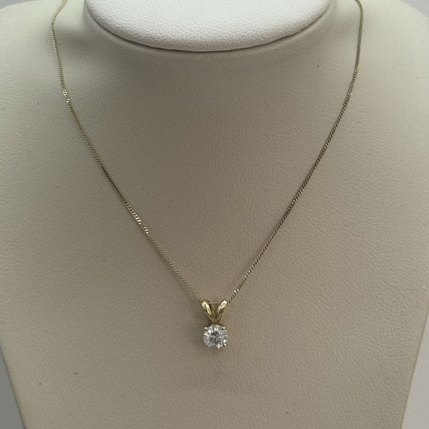 Solitaire Dia Pendant w/Chain