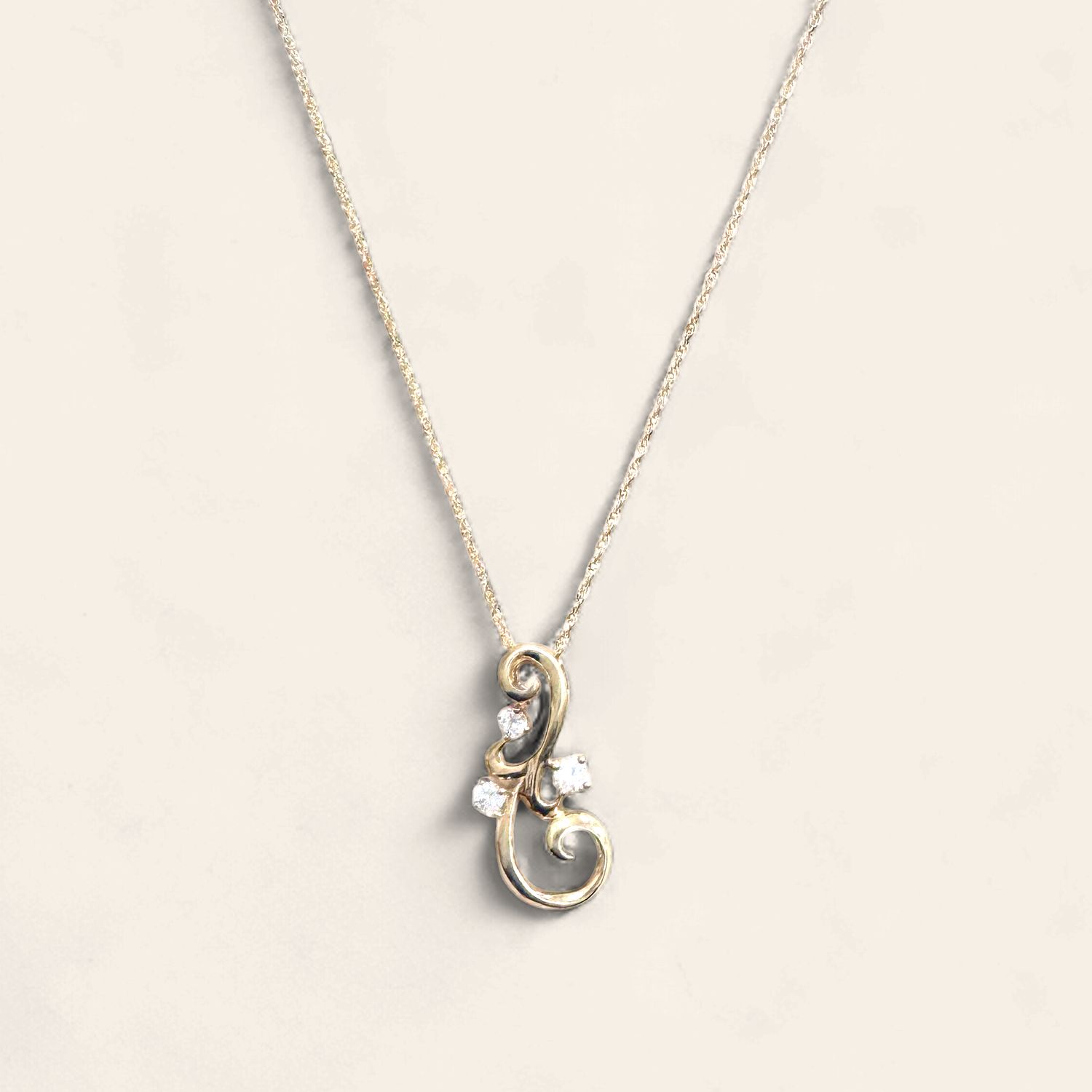Dia "S-shape" Pendant