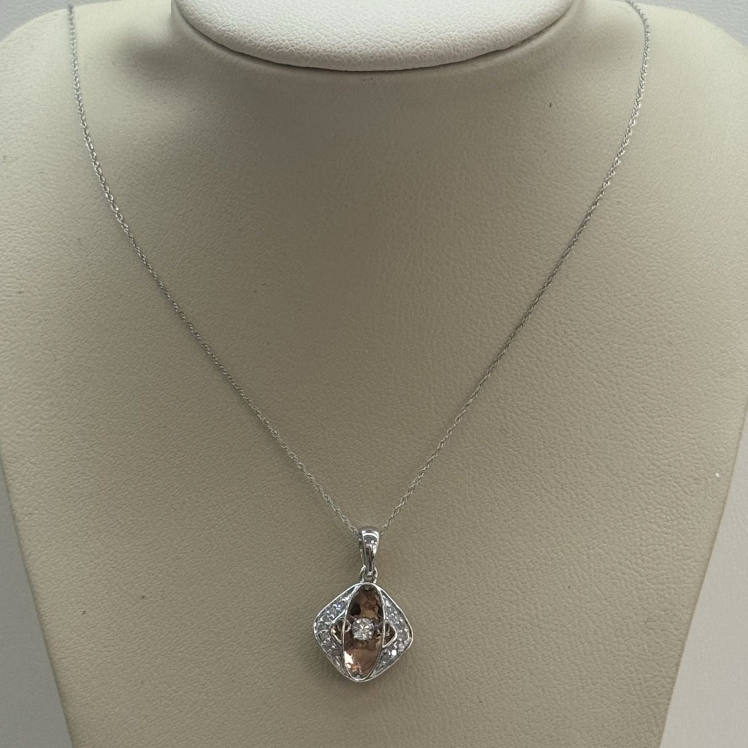 Dia Flutter Tiger Eye Pendant