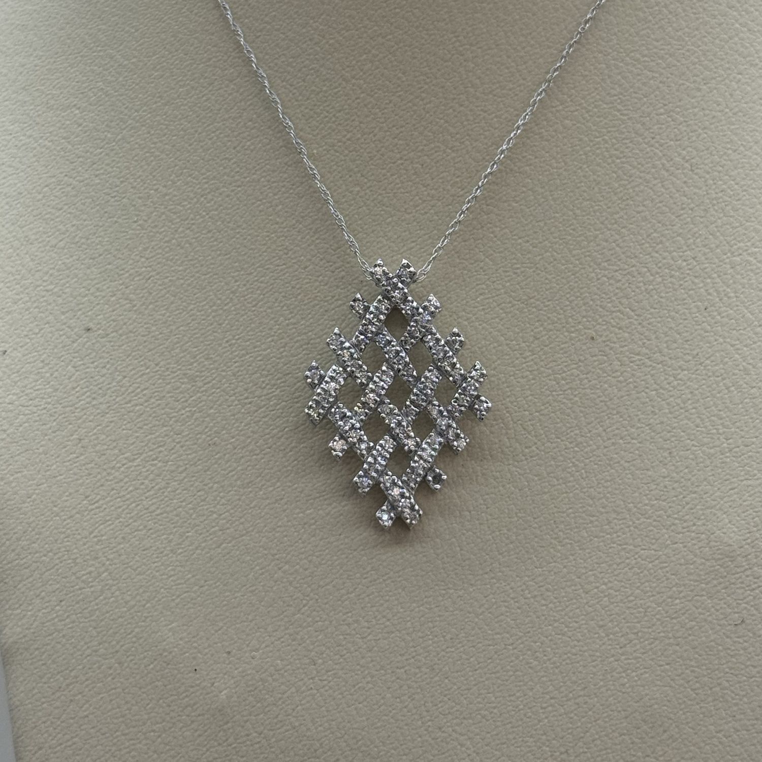 Weaved Trellis Diamond Pendant