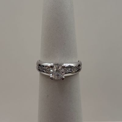 14KW Round Large Center Diamond Eng Ring