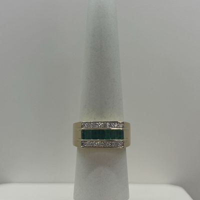 Men's Emerald Class Ring
