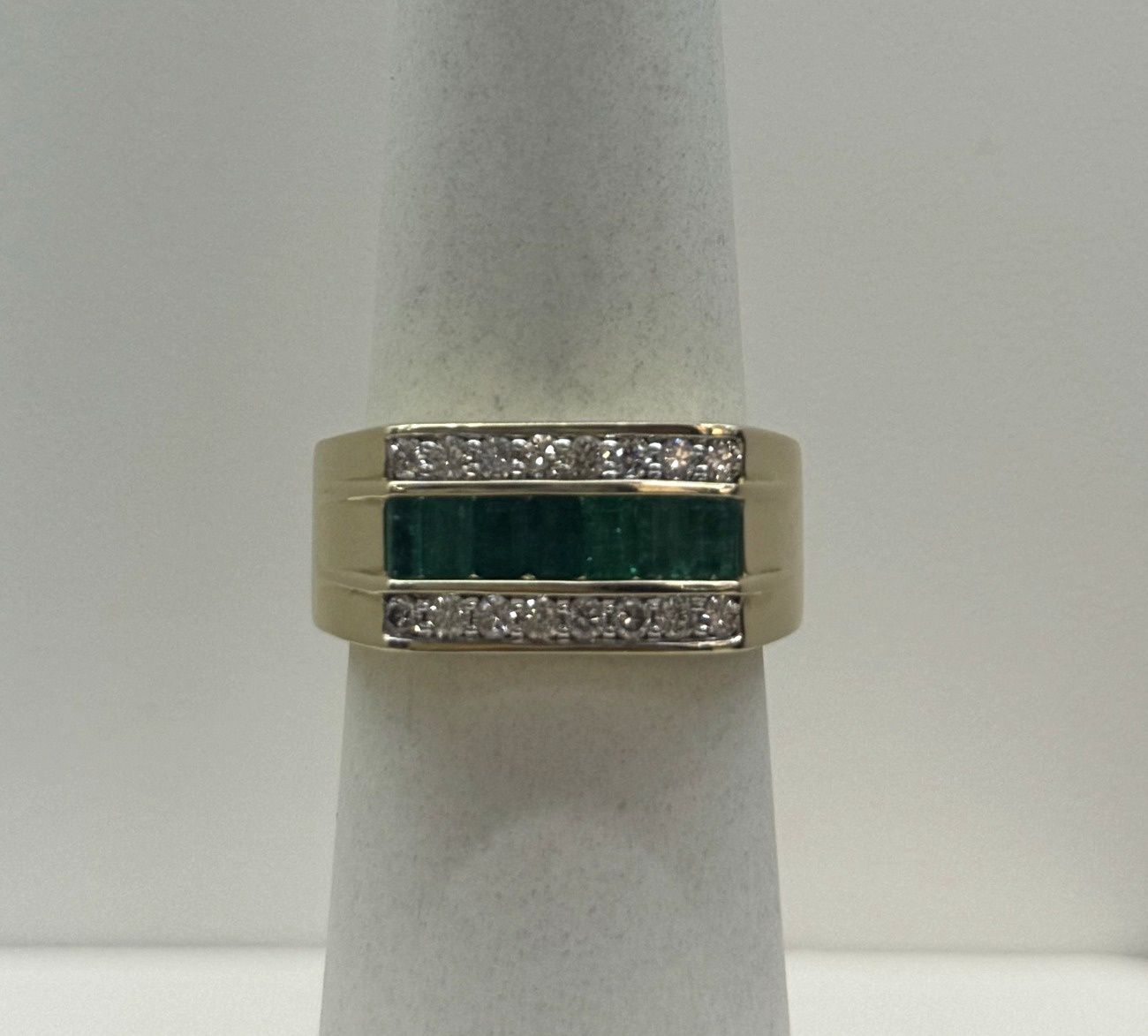 14KY Men's Emerald Class Ring (1.04tdw)