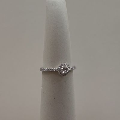 14KW Round Halo Dia Eng Ring