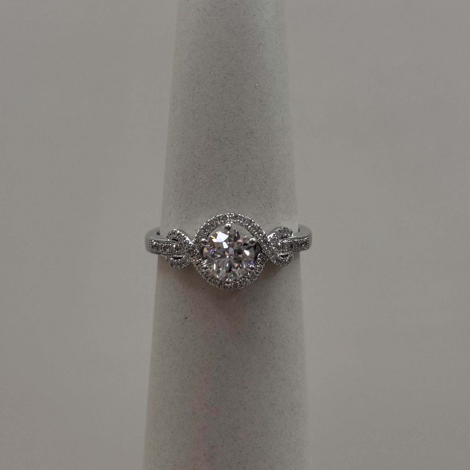 14KW LM Swirl Halo w/ VVS2 Round LC Stone Ring