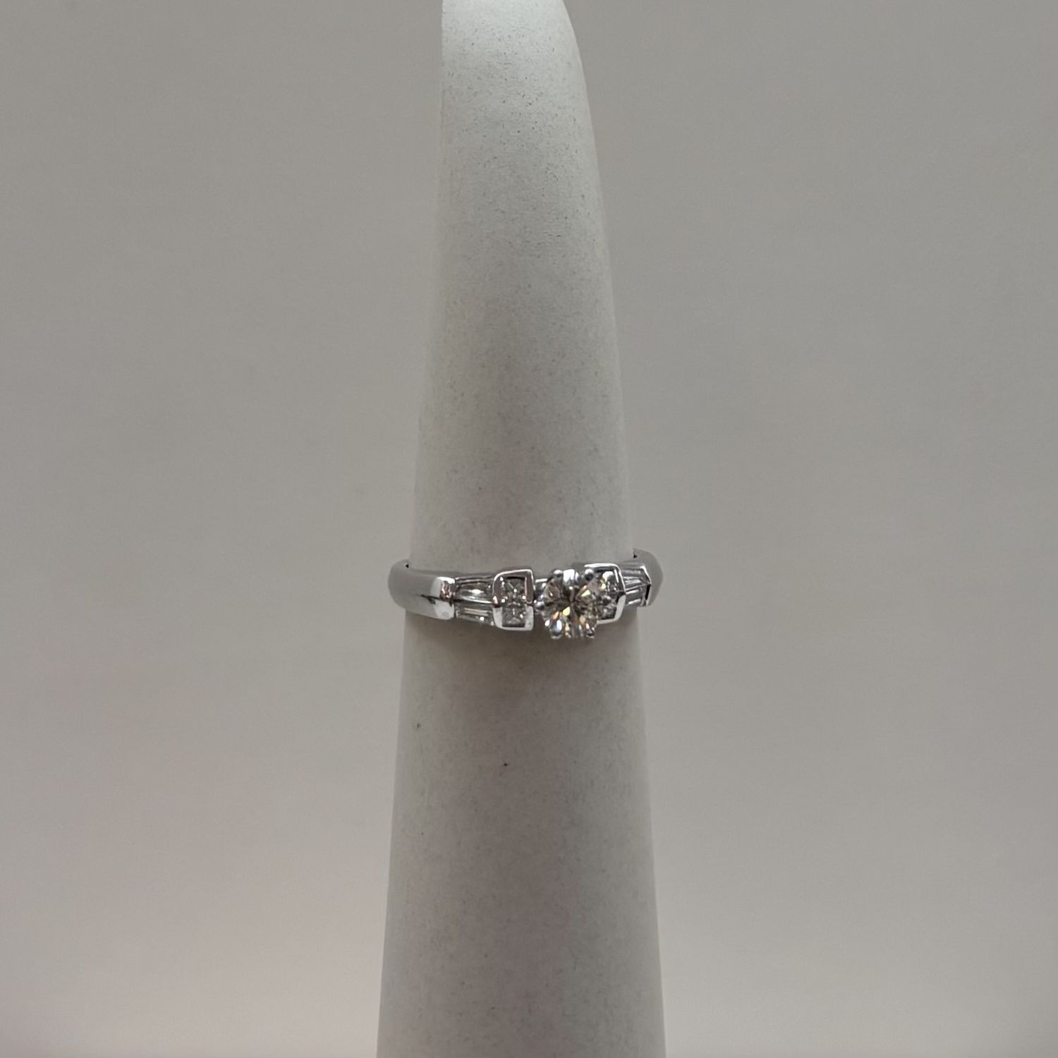 14KW Round Diamond Eng w/ 2 Princess Cut Stones