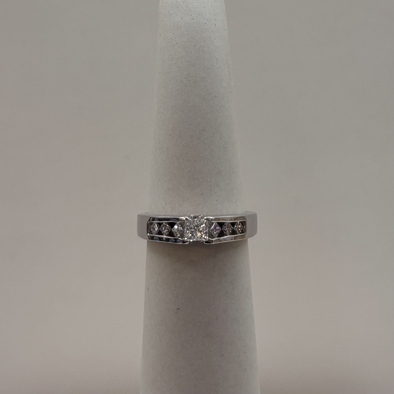 18KW 6-Channel Rou SS Prin Dia Eng Ring