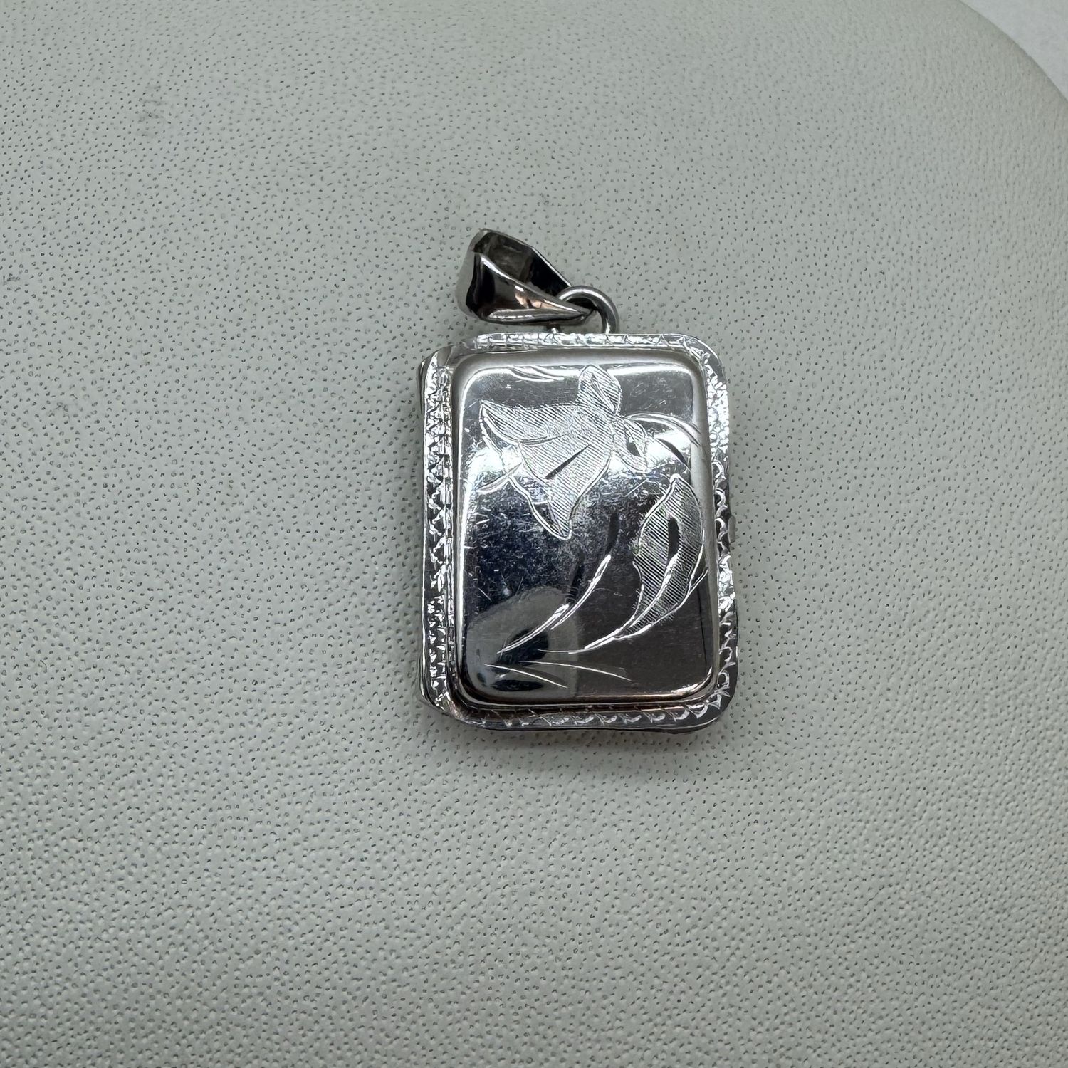 Gold Square Lockets with Chain, Material: WG Bell Flower